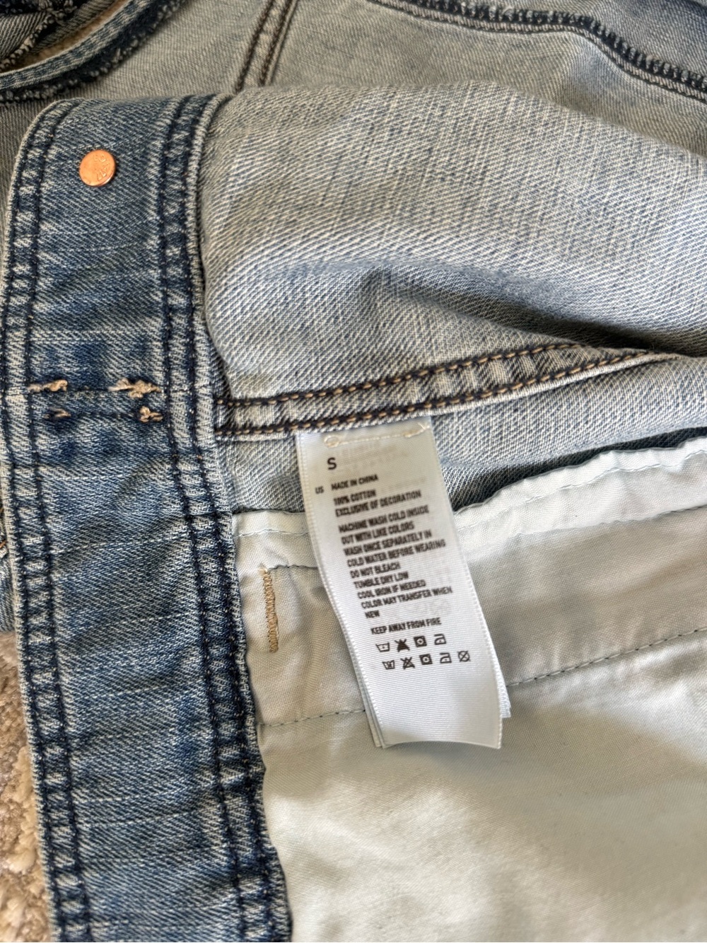 American Eagle Light Wash Denim Vest - Picture 5 of 6